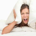 Каков допустимый уровень шума в децибелах в квартире в дневное и ночное время?
